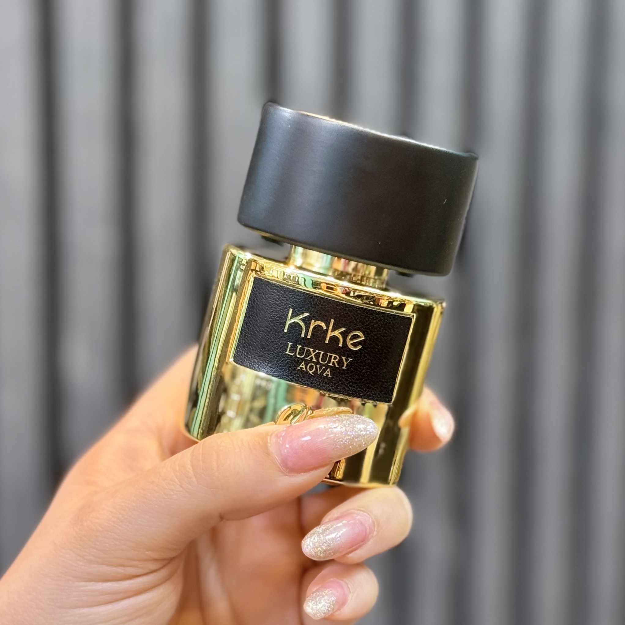 عطر / ادکلن 50 میل آکوا لاکچری رایحه تیزیاناترنزی کریکه