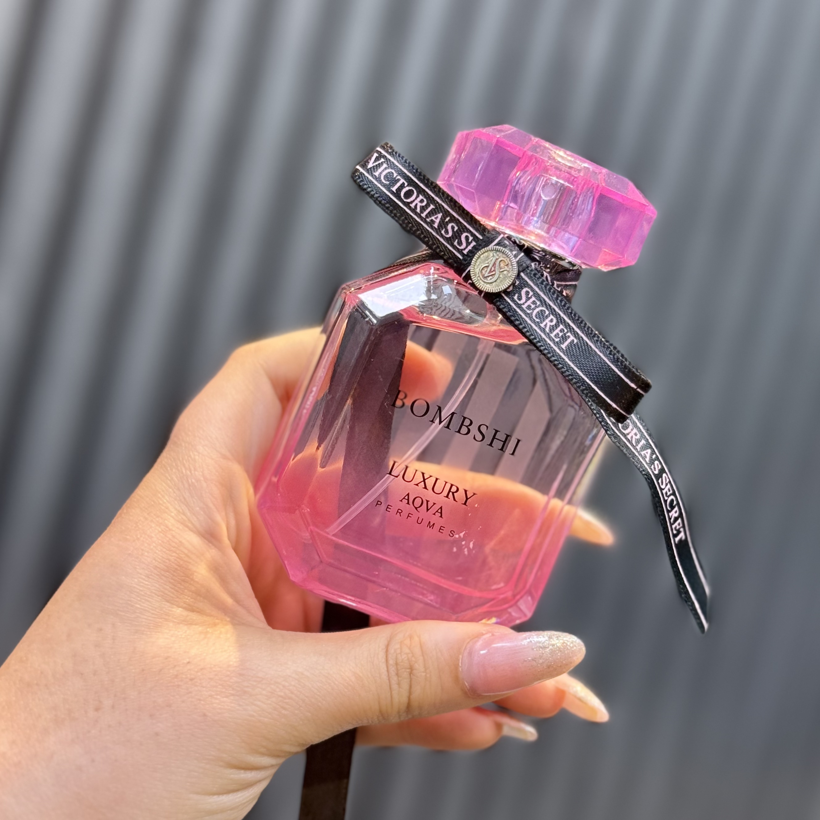 عطر / ادکلن 50 میل آکوا لاکچری رایحه ویکتوریاسکرت بامبشل